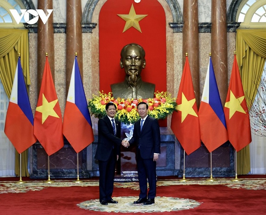 Vietnamese President Vo Van Thuong (R) and Philippine President Ferdinand Marcos Jr. shaking hands ahead of their talks in Hanoi on January 30. Vietnamese President Vo Van Thuong (R) and Philippine President Ferdinand Marcos Jr. shaking hands ahead of their talks in Hanoi on January 30.