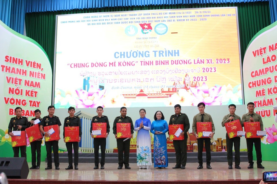 Ban Tổ chức chương trình Chung dòng Mekong, thắm tình hữu nghị