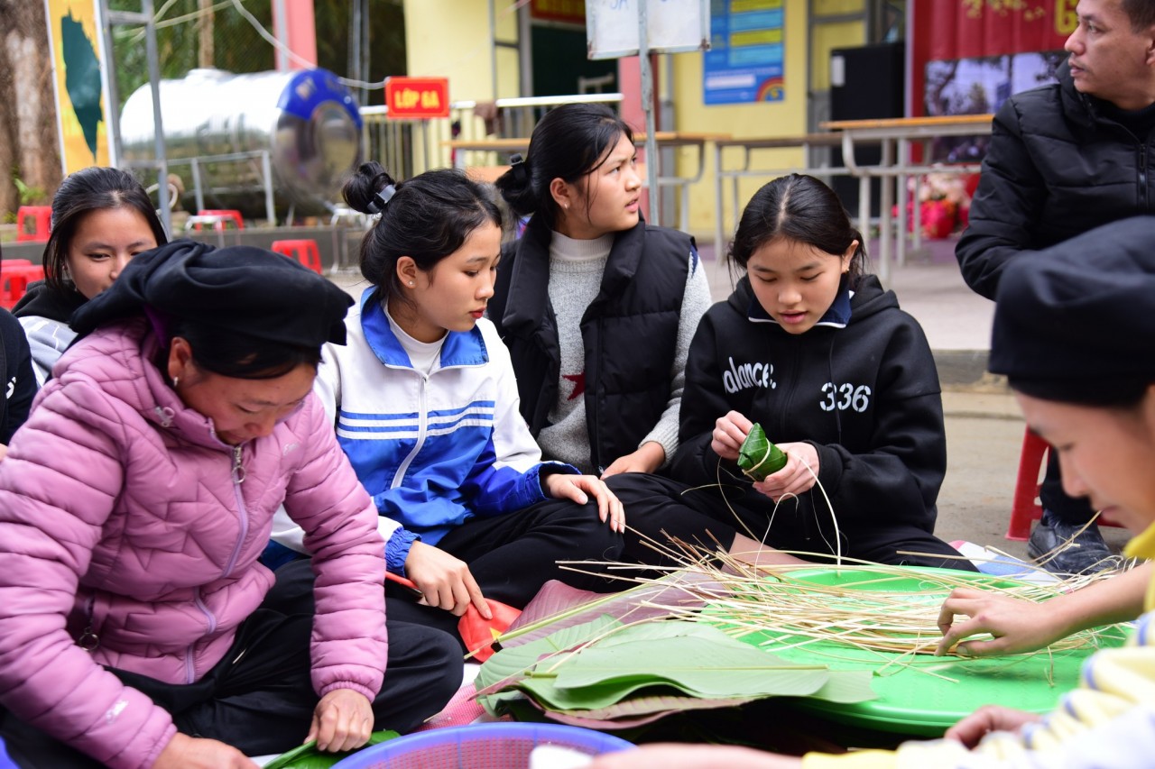 Trẻ em Hà Giang háo hức tìm hiểu Tết cổ tuyền Trẻ em Hà Giang háo hức tìm hiểu Tết cổ truyền