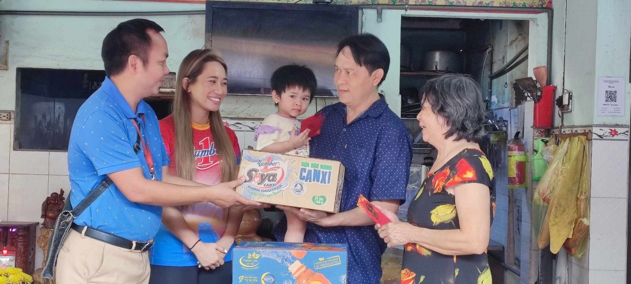 Những tình cảm, món quà Công ty Tân Hiệp Phát gửi đến các trẻ em có hoàn cảnh khó khăn giúp nối dài những mùa xuân yêu thương. Những tình cảm, món quà Công ty Tân Hiệp Phát gửi đến các trẻ em có hoàn cảnh khó khăn giúp nối dài những mùa xuân yêu thương.