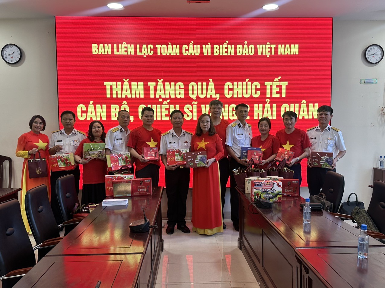 Kiều bào luôn hướng về biển đảo quê hương Kiều bào luôn hướng về biển đảo quê hương