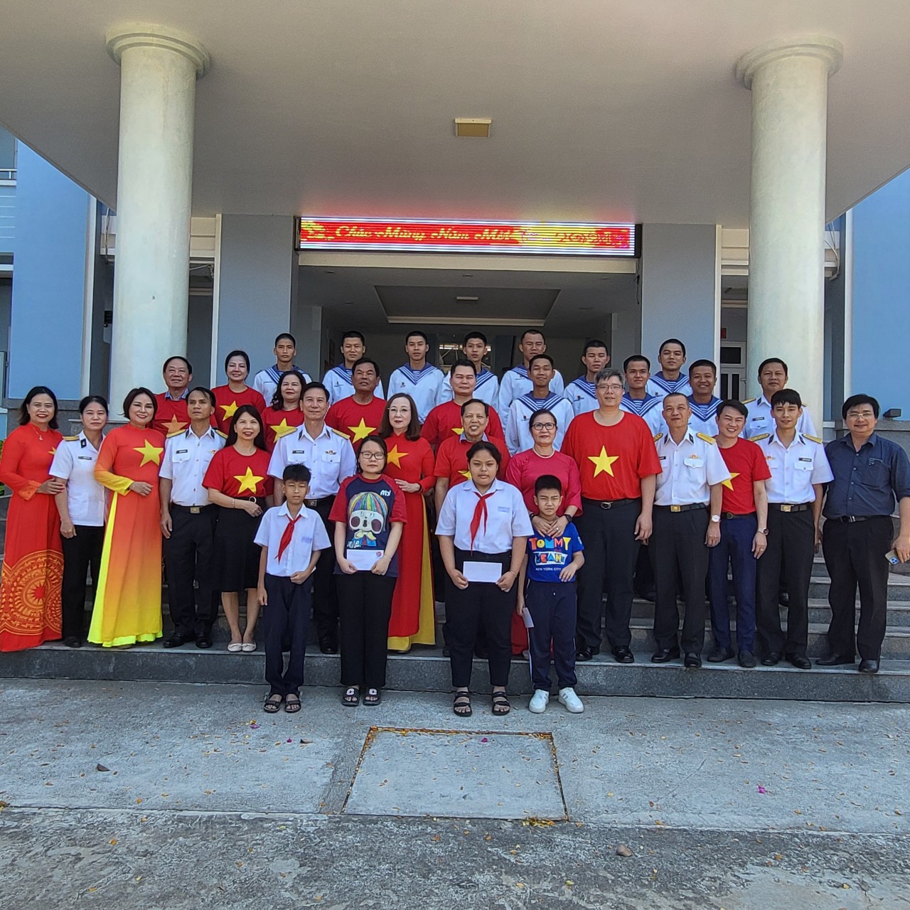 Kiều bào luôn hướng về biển đảo quê hương Kiều bào luôn hướng về biển đảo quê hương