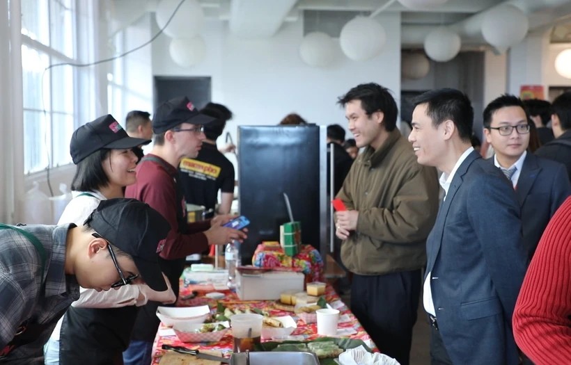 Xuân Giáp Thìn 2024: “Chợ quê” tái hiện truyền thống Tết Việt tại New York Xuân Giáp Thìn 2024: “Chợ quê” tái hiện truyền thống Tết Việt tại New York
