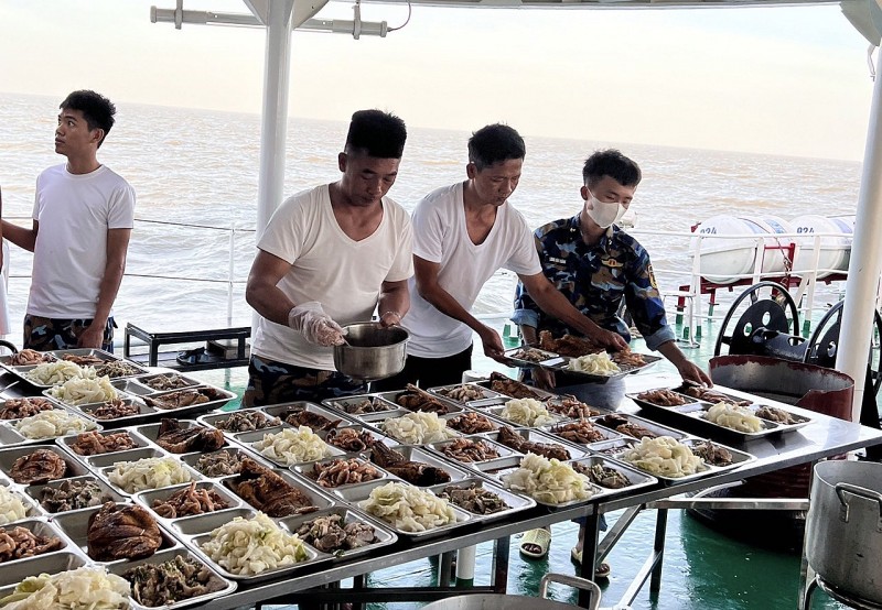 Nghĩa tình theo từng con sóng Nghĩa tình theo từng con sóng