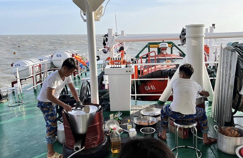 Nghĩa tình theo từng con sóng Nghĩa tình theo từng con sóng
