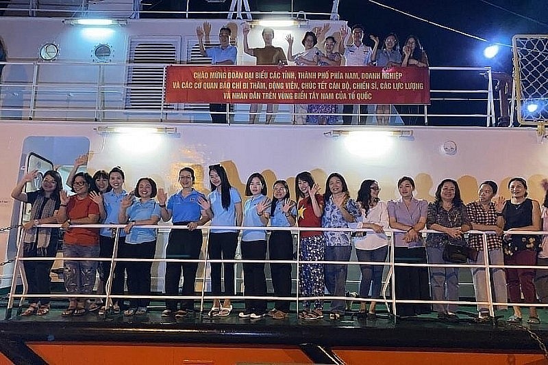 Love and Warm Support on a Sea Voyage Love and Warm Support on a Sea Voyage