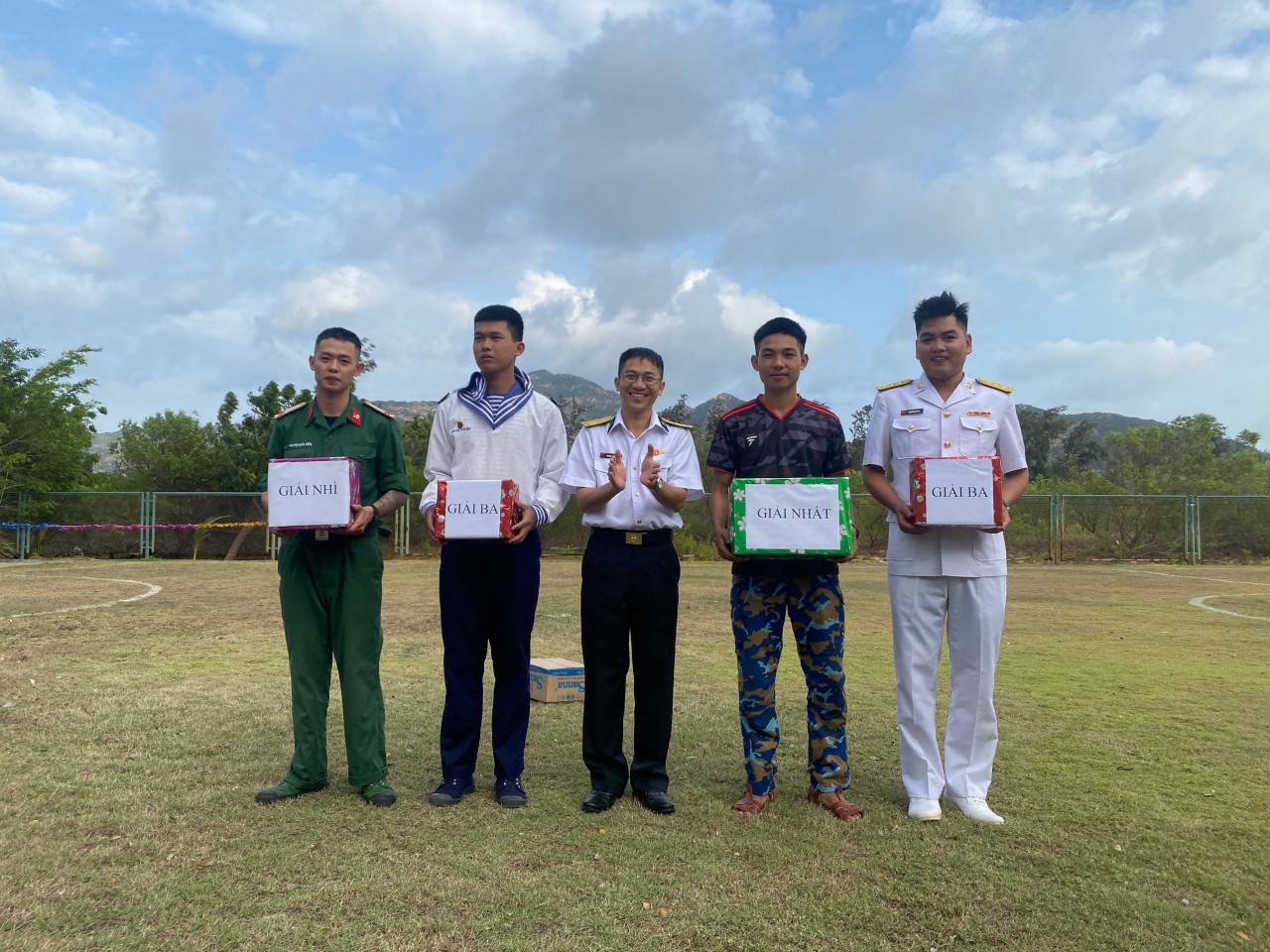 Trao giải thưởng các trò chơi dân gian Trao giải thưởng các trò chơi dân gian