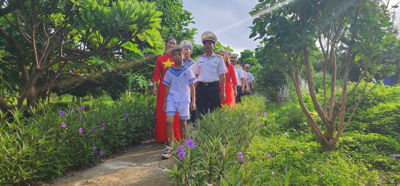 Xuân về nơi đảo xa... Xuân về nơi đảo xa...