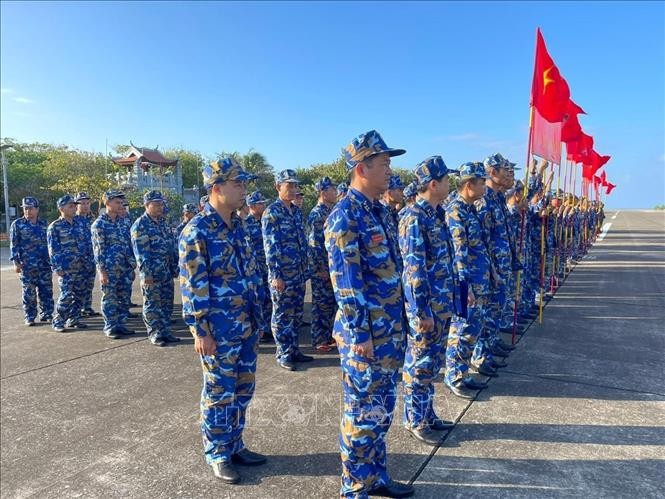 Huyện đảo Trường Sa hưởng ứng Tết trồng cây đầu năm mới Huyện đảo Trường Sa hưởng ứng Tết trồng cây đầu năm mới