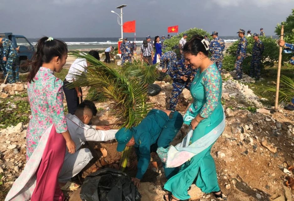 Tree Planting Festival Launched in Truong Sa Islands