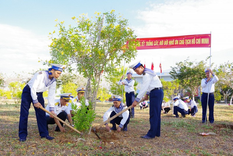 Thêm hàng nghìn cây xanh được vun trồng bởi cán bộ, chiến sĩ Hải quân Thêm hàng nghìn cây xanh được vun trồng bởi cán bộ, chiến sĩ Hải quân