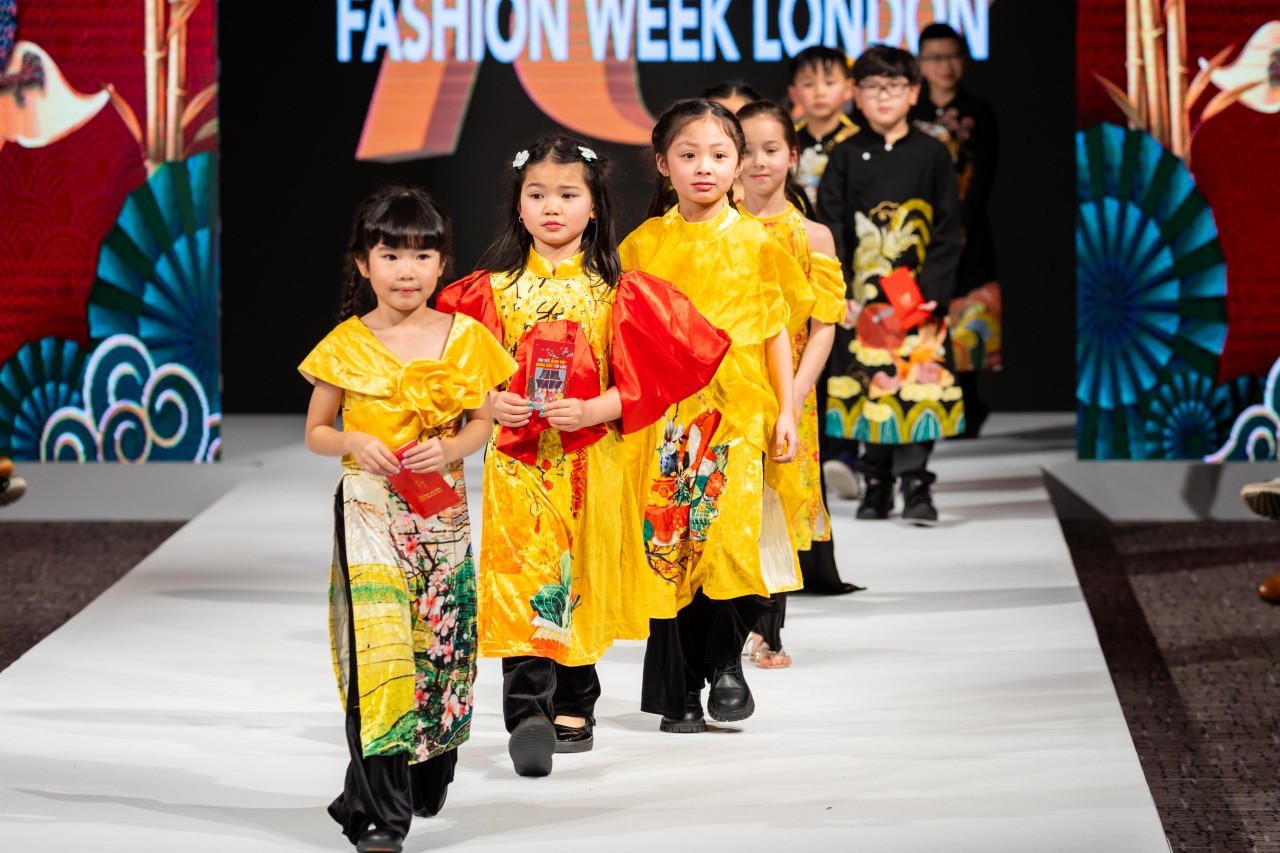 Anna Hoàng giới thiệu văn hoá Tết Việt tại Tuần lễ thời trang London Anna Hoàng giới thiệu văn hoá Tết Việt tại Tuần lễ thời trang London