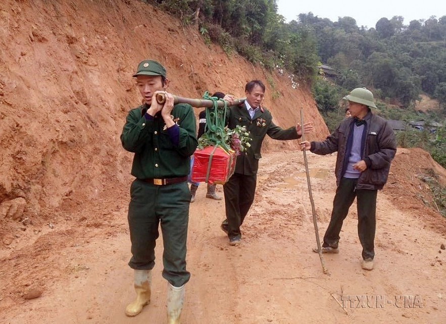 Vietnam Pays Tribute to People in Defending Northern Border Vietnam Pays Tribute to People in Defending Northern Border