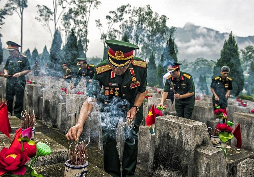 Vietnam Pays Tribute to People in Defending Northern Border Vietnam Pays Tribute to People in Defending Northern Border