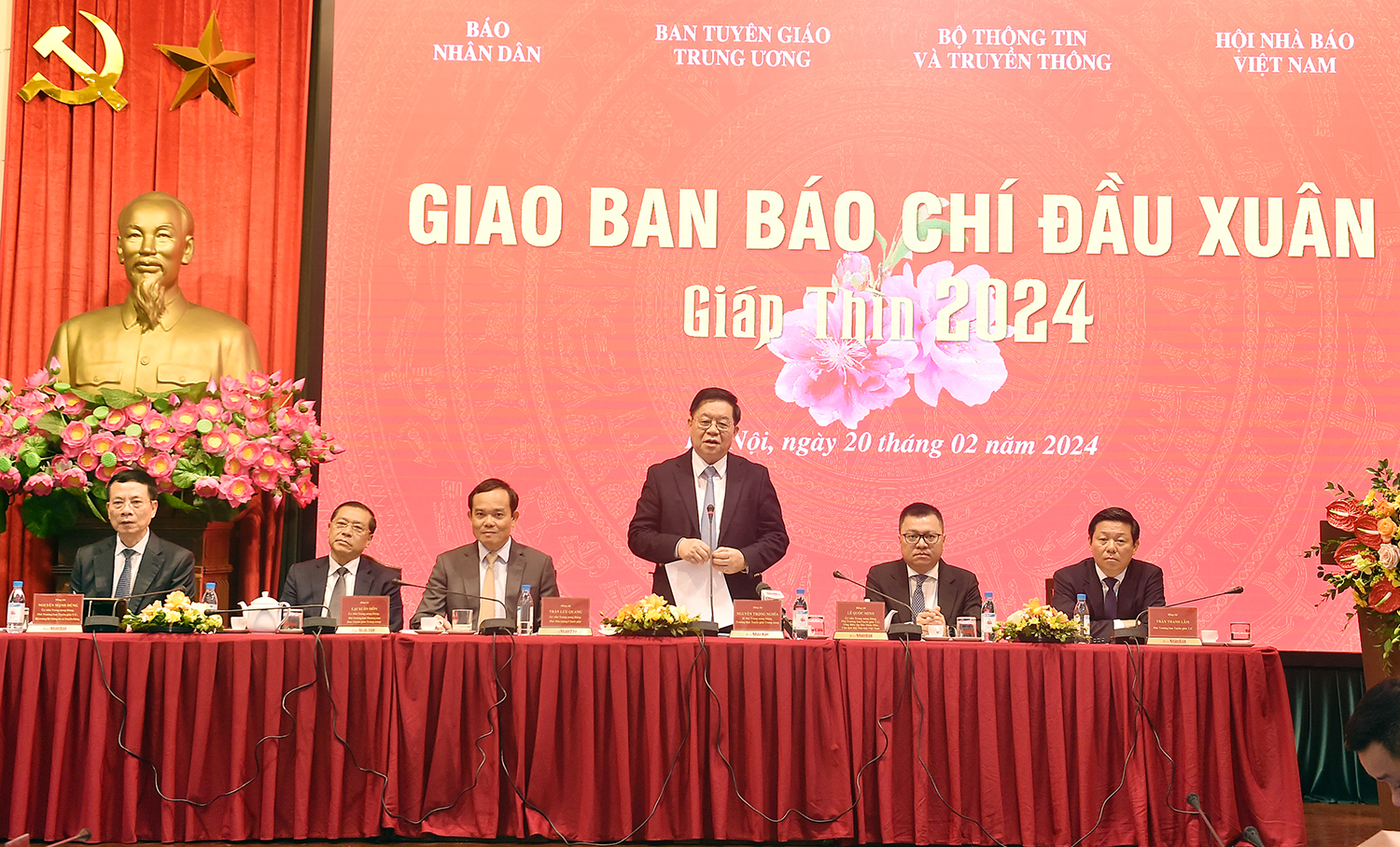 Báo chí phát huy 4 chức năng, vượt lên khó khăn, thách thức- Ảnh 1. Báo chí phát huy 4 chức năng, vượt lên khó khăn, thách thức- Ảnh 1.
