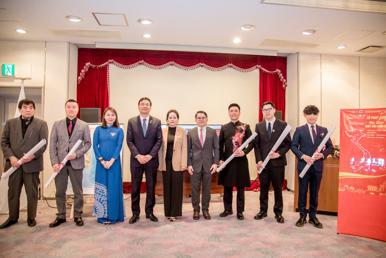 Phát động treo bản đồ Việt Nam tại Nhật Bản Phát động treo bản đồ Việt Nam tại Nhật Bản