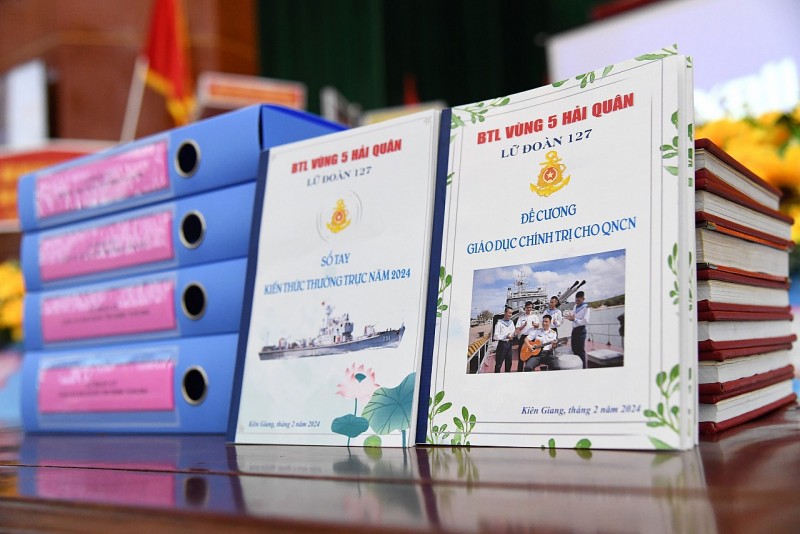 Vùng 5 Hải quân: Tạo diễn đàn chia sẻ sáng kiến nâng cao chất lượng công tác giáo dục chính trị tư tưởng Vùng 5 Hải quân: Tạo diễn đàn chia sẻ sáng kiến nâng cao chất lượng công tác giáo dục chính trị tư tưởng