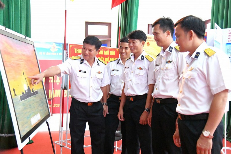 Vùng 5 Hải quân: Tạo diễn đàn chia sẻ sáng kiến nâng cao chất lượng công tác giáo dục chính trị tư tưởng Vùng 5 Hải quân: Tạo diễn đàn chia sẻ sáng kiến nâng cao chất lượng công tác giáo dục chính trị tư tưởng