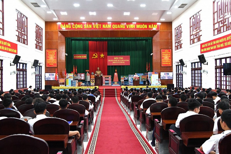 Vùng 5 Hải quân: Tạo diễn đàn chia sẻ sáng kiến nâng cao chất lượng công tác giáo dục chính trị tư tưởng Vùng 5 Hải quân: Tạo diễn đàn chia sẻ sáng kiến nâng cao chất lượng công tác giáo dục chính trị tư tưởng