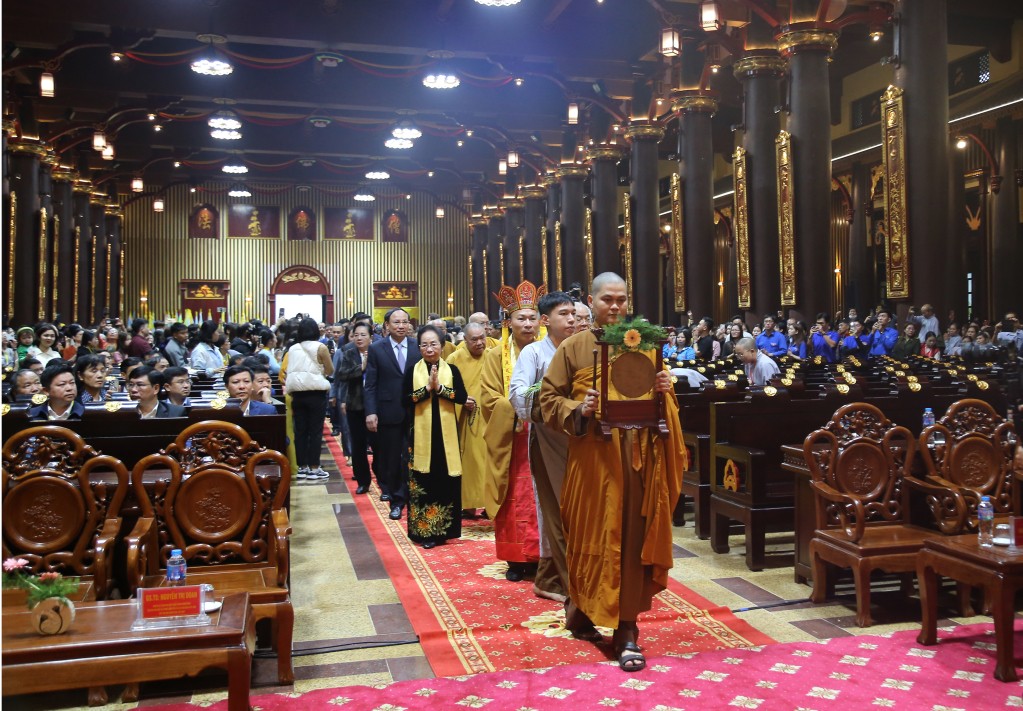 Các đại biểu làm lễ cung nghinh vào làm lễ khai hội Yên Tử. Các đại biểu làm lễ cung nghinh vào làm lễ khai hội Yên Tử (Ảnh: BQN). Các đại biểu làm lễ cung nghinh vào làm lễ khai hội Yên Tử. Các đại biểu làm lễ cung nghinh vào làm lễ khai hội Yên Tử (Ảnh: BQN).