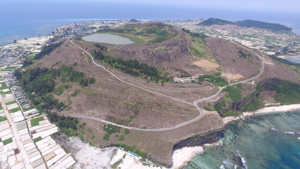 Discover Two Million – Year – Old Volcanic Craters On Ly Son Island Ly Son Island: Home To Ancient Volcanic Craters
