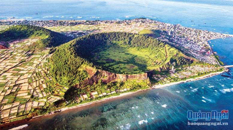Discover Two Million – Year – Old Volcanic Craters On Ly Son Island Ly Son Island: Home To Ancient Volcanic Craters