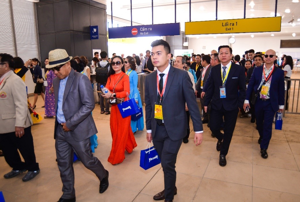 Vinamilk đồng hành cùng kiều bào trải nghiệm tuyến metro Bến Thành - Suối Tiên Vinamilk đồng hành cùng kiều bào trải nghiệm tuyến metro Bến Thành - Suối Tiên