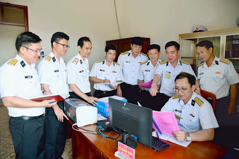 Kiểm tra sổ sách ngành công tác Đảng, công tác chính trị tại Lữ đoàn 127 Kiểm tra sổ sách ngành công tác Đảng, công tác chính trị tại Lữ đoàn 127