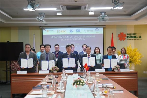 At the signing ceremony. Photo: VNA At the signing ceremony. Photo: VNA