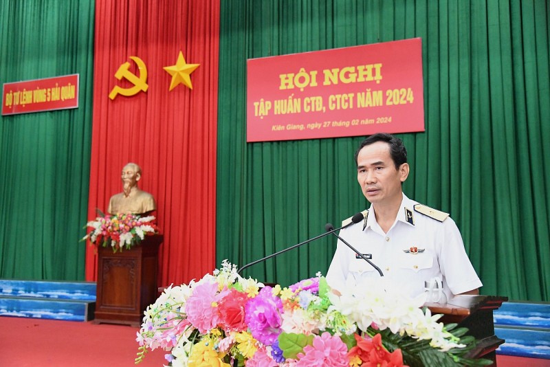 Chuẩn Đô đốc Nguyễn Hữu Thoan phát biểu tại hội nghị Chuẩn Đô đốc Nguyễn Hữu Thoan phát biểu tại hội nghị