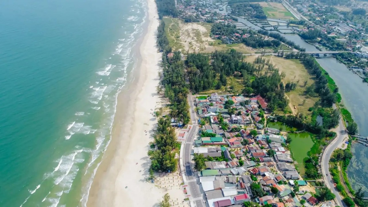 Visit The Breath-Taking My Khe Beach In Da Nang My Khe Beach Earns International Praise