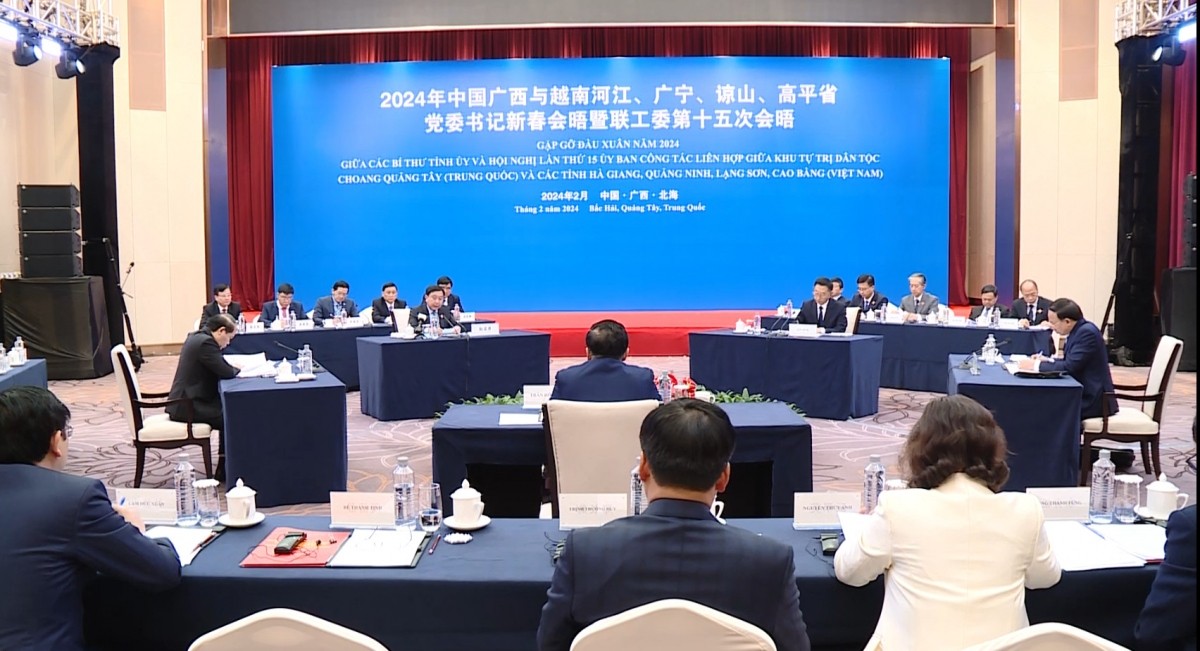 Hội đàm giữa Bí thư 4 tỉnh Việt Nam và Bí thư Khu ủy Khu tự trị dân tộc Choang Quảng Tây, Trung Quốc. (Ảnh: VOV) Hội đàm giữa Bí thư 4 tỉnh Việt Nam và Bí thư Khu ủy Khu tự trị dân tộc Choang Quảng Tây, Trung Quốc. (Ảnh: VOV)