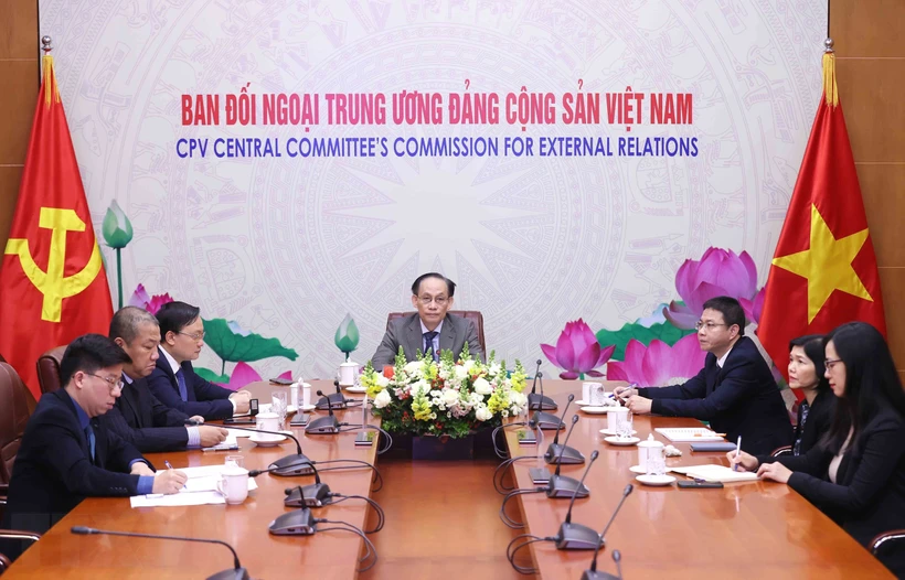 Trưởng ban Đối ngoại Trung ương Lê Hoài Trung và các đại biểu dự hội đàm trực tuyến với Trưởng ban Đối ngoại Trung ương Đảng Cộng sản Cuba. (Ảnh: TTXVN) Trưởng ban Đối ngoại Trung ương Lê Hoài Trung và các đại biểu dự hội đàm trực tuyến với Trưởng ban Đối ngoại Trung ương Đảng Cộng sản Cuba. (Ảnh: TTXVN)