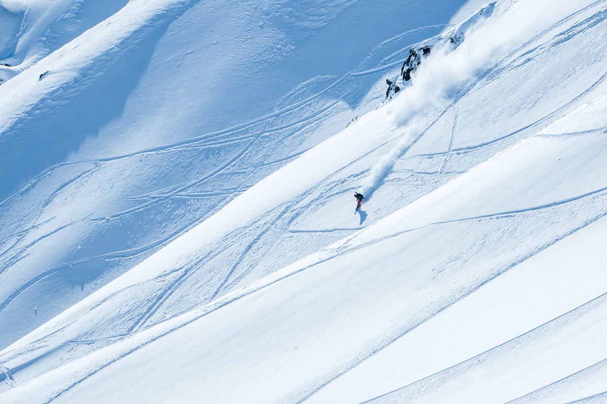 Vietnamese Climbers Bravely Conquer Japan's Snowy Mountains