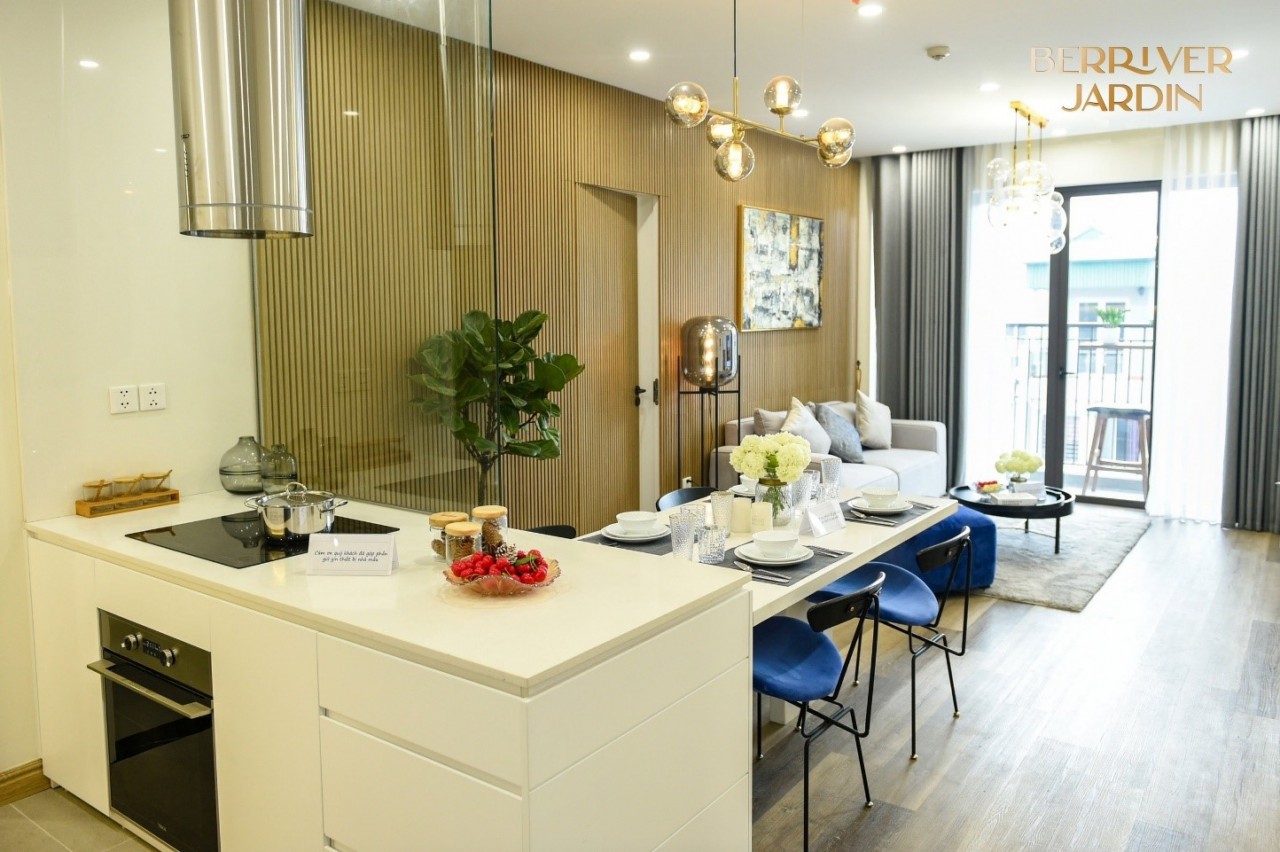Thiết kế căn hộ hiện đại, ưu tiên ánh sáng và không khí tự nhiên, phù hợp để sinh sống cũng như đầu tư sinh lời. Thiết kế căn hộ hiện đại, ưu tiên ánh sáng và không khí tự nhiên, phù hợp để sinh sống cũng như đầu tư sinh lời.