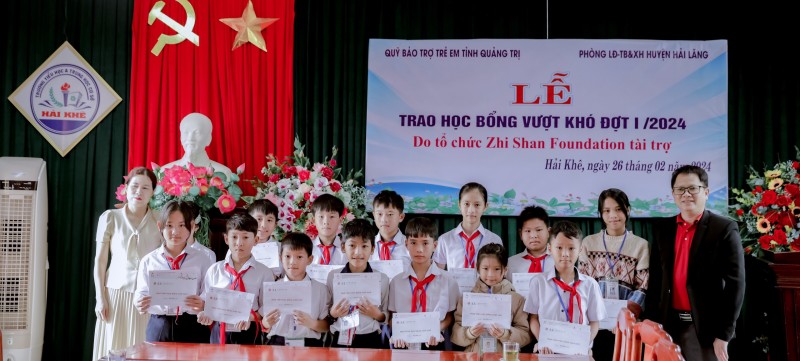 Zhi Shan Foundation trao học bổng cho 805 học sinh tỉnh Quảng Trị Zhi Shan Foundation trao học bổng cho 805 học sinh tỉnh Quảng Trị
