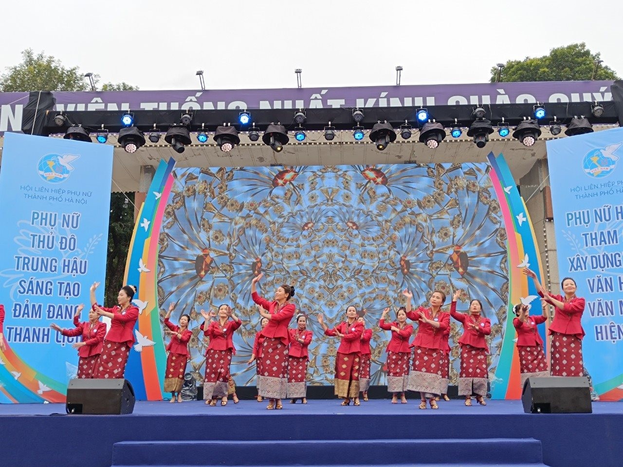 Liên hoan “Vũ điệu hòa bình - hữu nghị”. Liên hoan “Vũ điệu hòa bình - hữu nghị”.