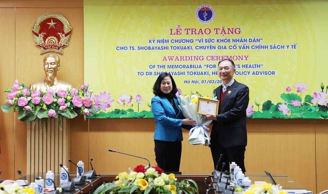 Vietnam's Health Ministry Honors Japanes Expert Vietnam's Health Ministry Honors Japanes Expert