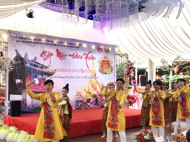 Cựu quân tình nguyện, chuyên gia quân sự tiếp tục truyền tải cho thế hệ trẻ tình hữu nghị đặc biệt Việt - Lào