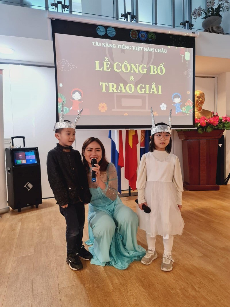 Lan tỏa tình yêu tiếng Việt từ lễ kỷ niệm ngày Quốc tế phụ nữ 8/3 tại Hà Lan Lan tỏa tình yêu tiếng Việt từ lễ kỷ niệm ngày Quốc tế phụ nữ 8/3 tại Hà Lan