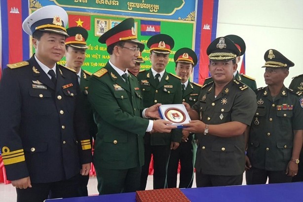 Chương trình giao lưu Sĩ quan trẻ Việt Nam - Campuchia Chương trình giao lưu Sĩ quan trẻ Việt Nam - Campuchia