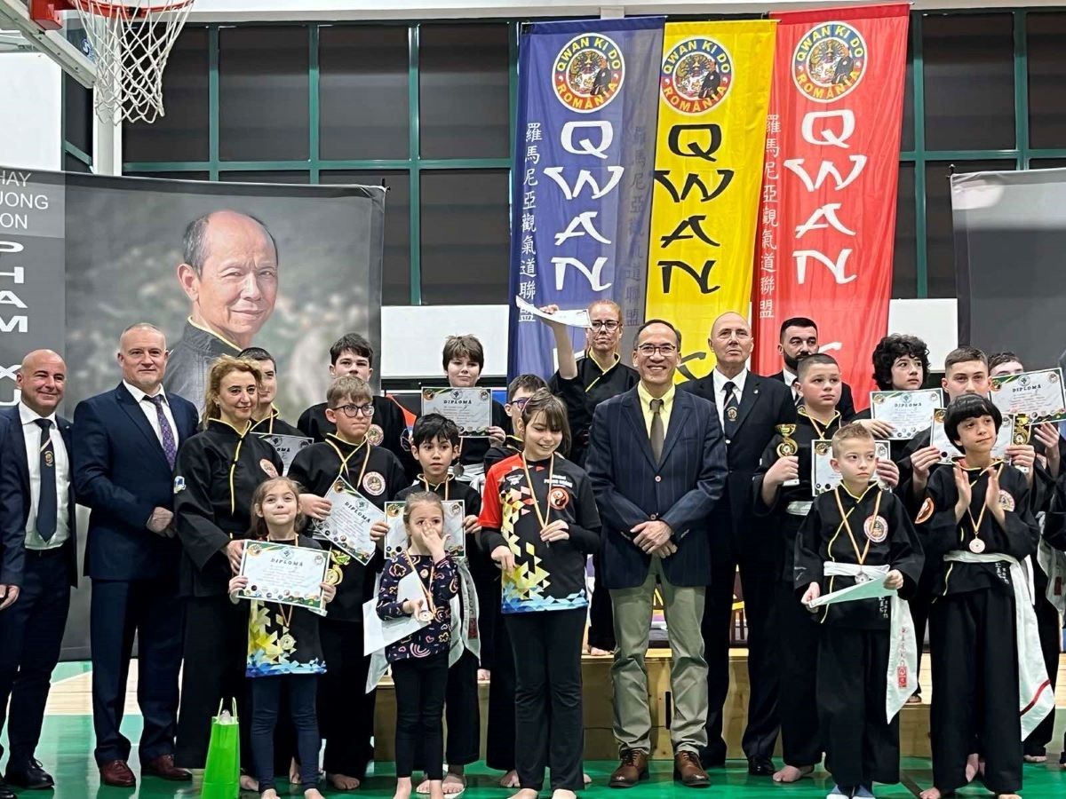 Vietnamese Ambassador Do Duc Thanh and martial artists at the event. Vietnamese Ambassador Do Duc Thanh and martial artists at the event.