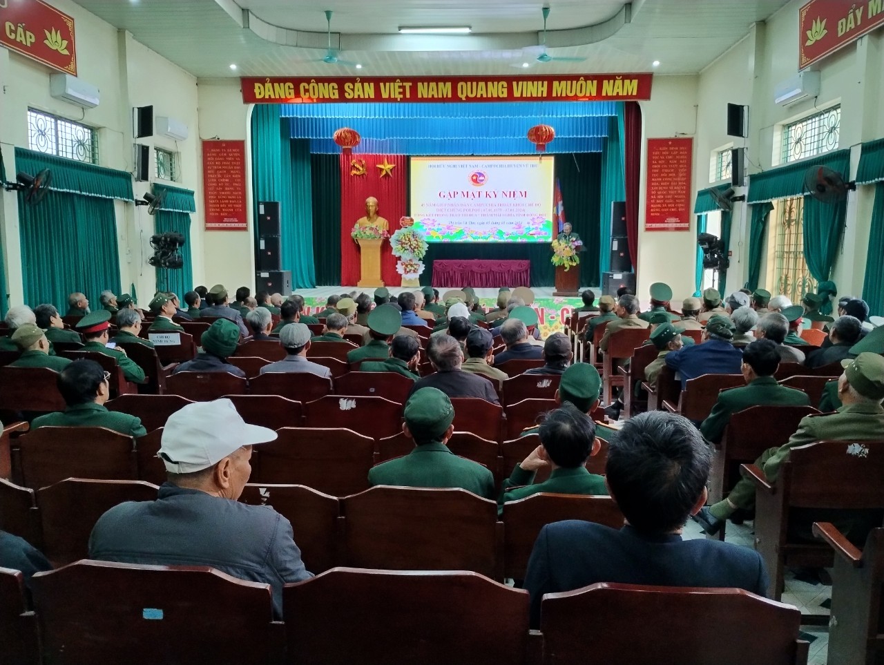 Hội hữu nghị Việt Nam - Campuchia huyện Vũ Thư (tỉnh Thái Bình) buổi gặp mặt kỷ niệm 45 năm giúp nhân dân Campuchia thoát khỏi chế độ diệt chủng Pol Pot, tháng 1/2024. (Ảnh: KT) Hội hữu nghị Việt Nam - Campuchia huyện Vũ Thư (tỉnh Thái Bình) buổi gặp mặt kỷ niệm 45 năm giúp nhân dân Campuchia thoát khỏi chế độ diệt chủng Pol Pot, tháng 1/2024. (Ảnh: KT)