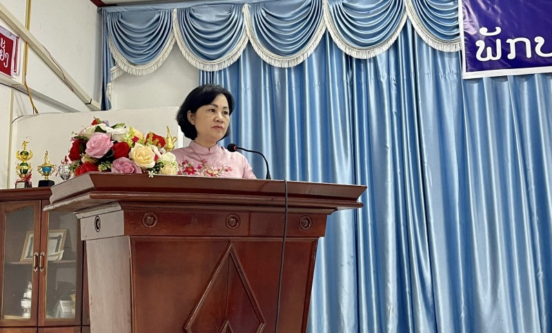 Nhiều món quà thiết thực dành tặng thầy trò Trường Dân tộc nội trú tỉnh Luông-nậm-thà (Lào) Nhiều món quà thiết thực dành tặng thầy trò Trường Dân tộc nội trú tỉnh Luông-nậm-thà (Lào)