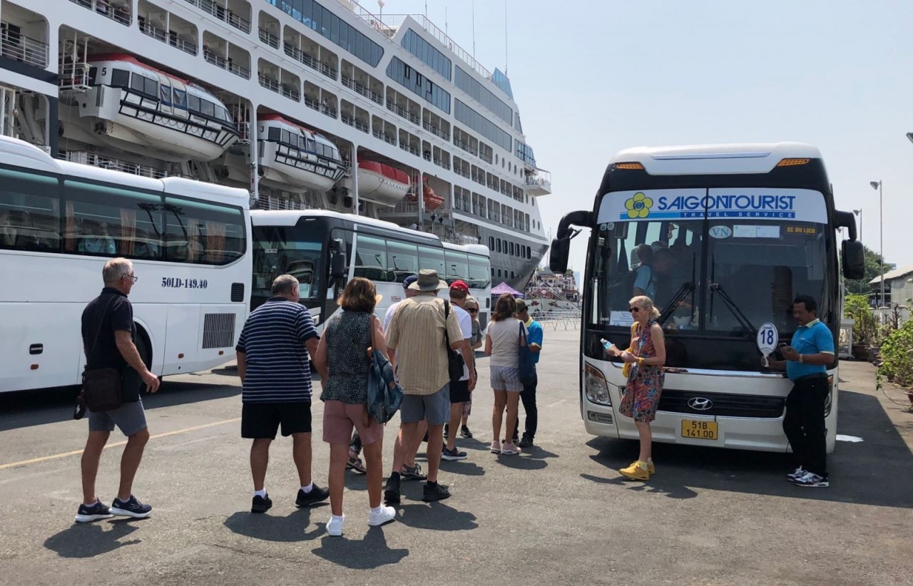 Vietnam Welcomes High-End International Tourists By Cruise Ship Vietnam Welcomes High-End International Tourists By Cruise Ship