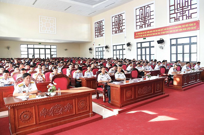 undefined Bộ Tư lệnh Vùng 5 Hải quân sinh hoạt đối thoại dân chủ với cán bộ, chiến sĩ