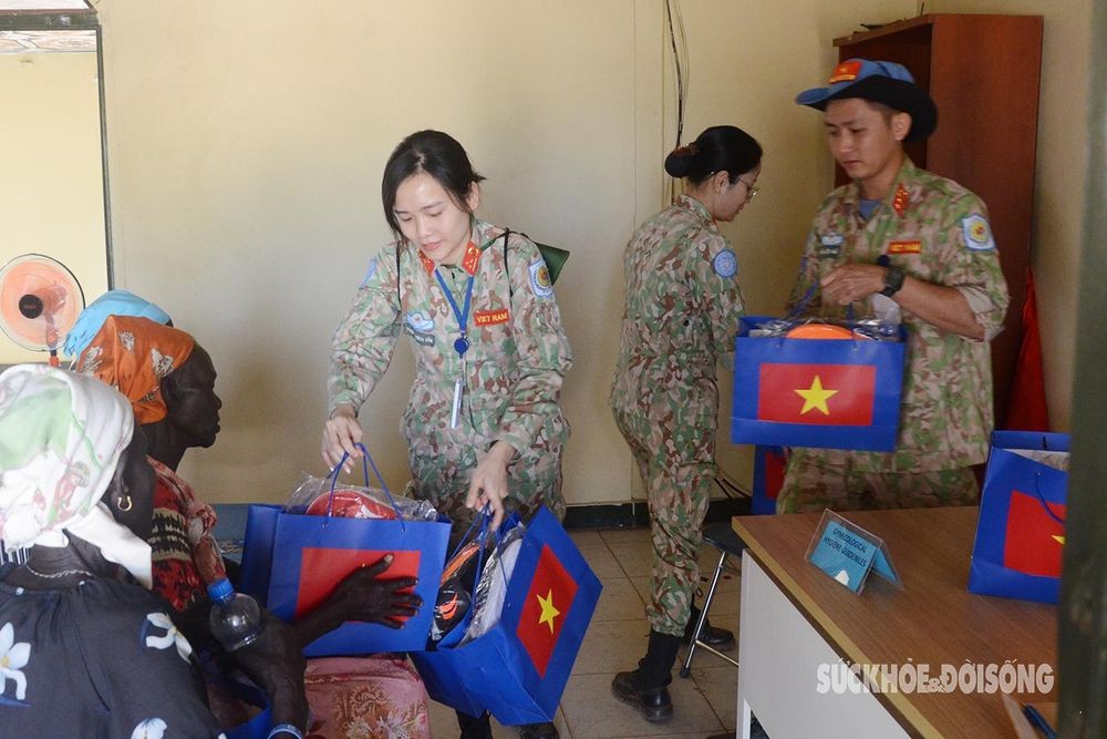 Vietnamese Doctors Provide Free Medical Care To South Sudanese Women Vietnamese Doctors Provide Free Medical Care To South Sudanese Women