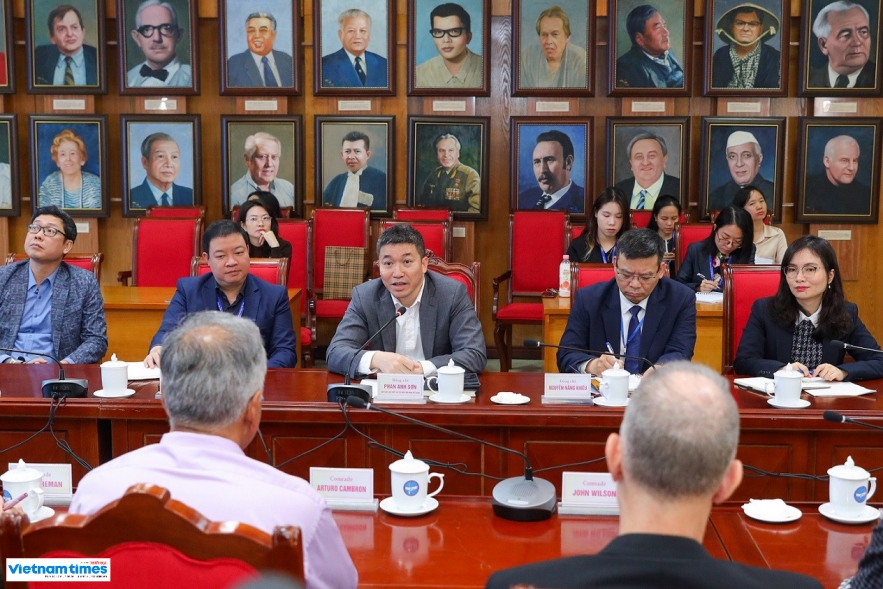 Viet Nam Union of Friendship Organizations and the Communist Party USA to Exploit Potentials to Cooperate Viet Nam Union of Friendship Organizations and the Communist Party USA to Exploit Potentials to Cooperate