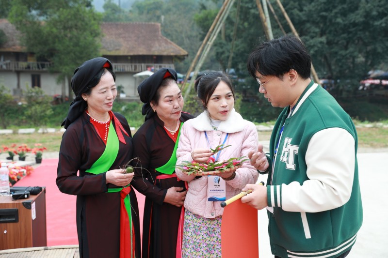 Bạn bè quốc tế du xuân Việt Bạn bè quốc tế du xuân Việt