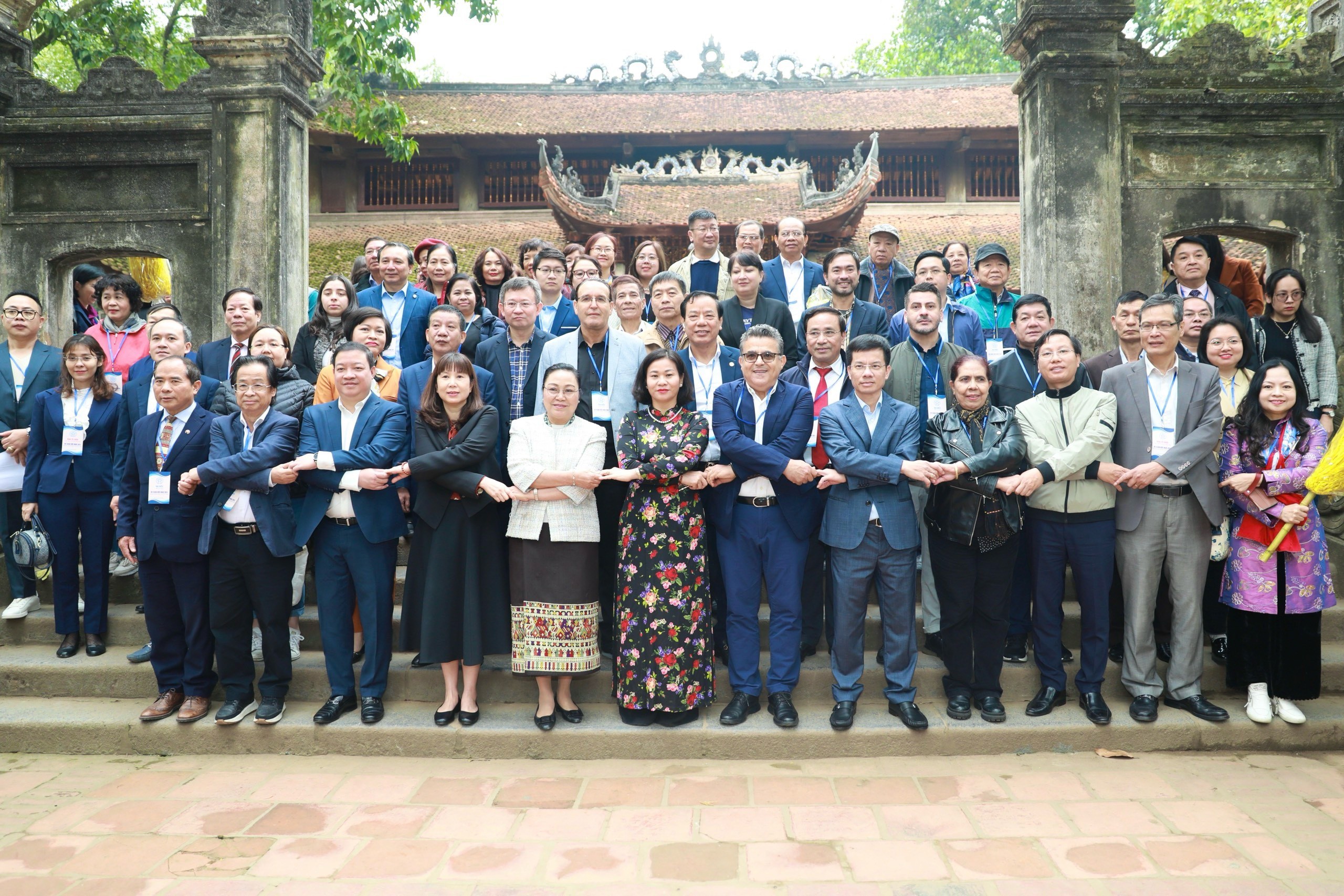 Bạn bè quốc tế trải nghiệm gói bánh chưng, làm tranh gạo tại Sóc Sơn (Hà Nội) Bạn bè quốc tế trải nghiệm gói bánh chưng, làm tranh gạo tại Sóc Sơn (Hà Nội)